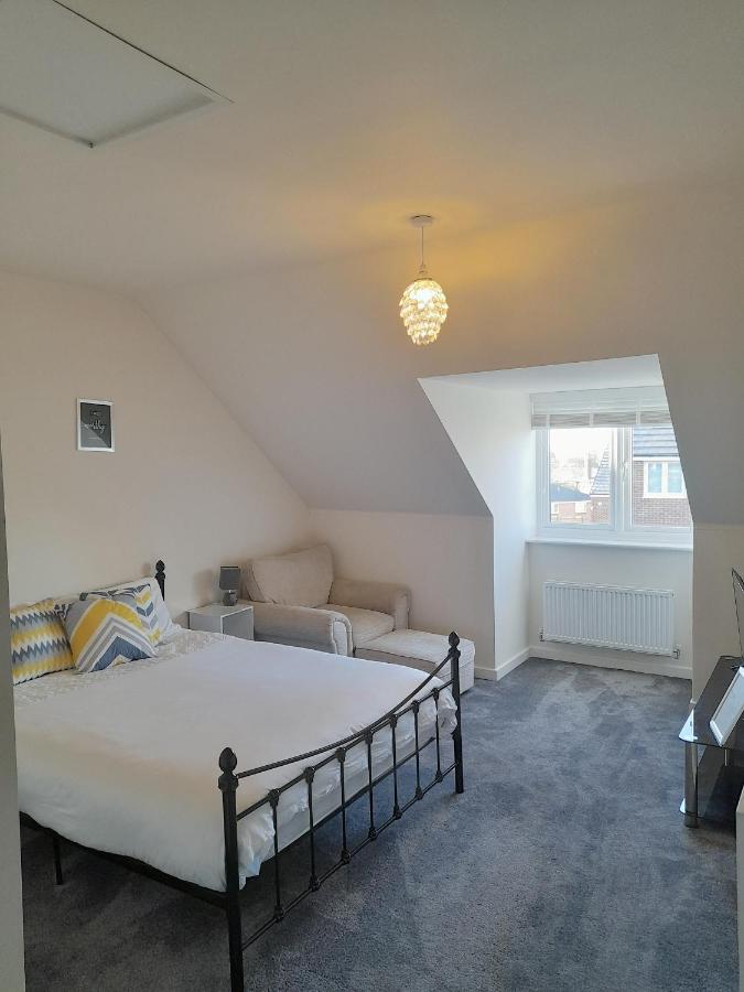 Spacious Ensuite King Room Private Neighbourhood Free Parking Space Oldham Exterior photo